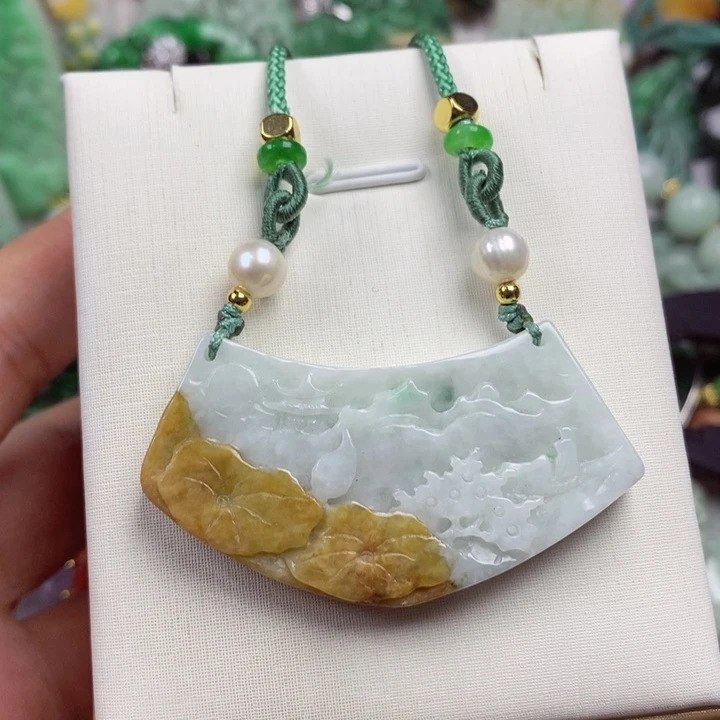 翡翠未镶嵌吊坠(赠链)