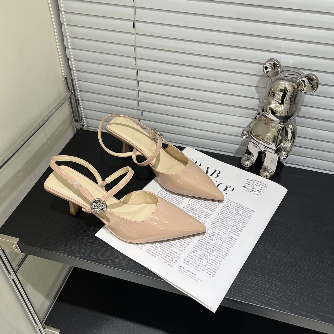 悦薇高品质女鞋学院风法式纯色尖头高跟修面皮时装凉鞋漆皮一字带