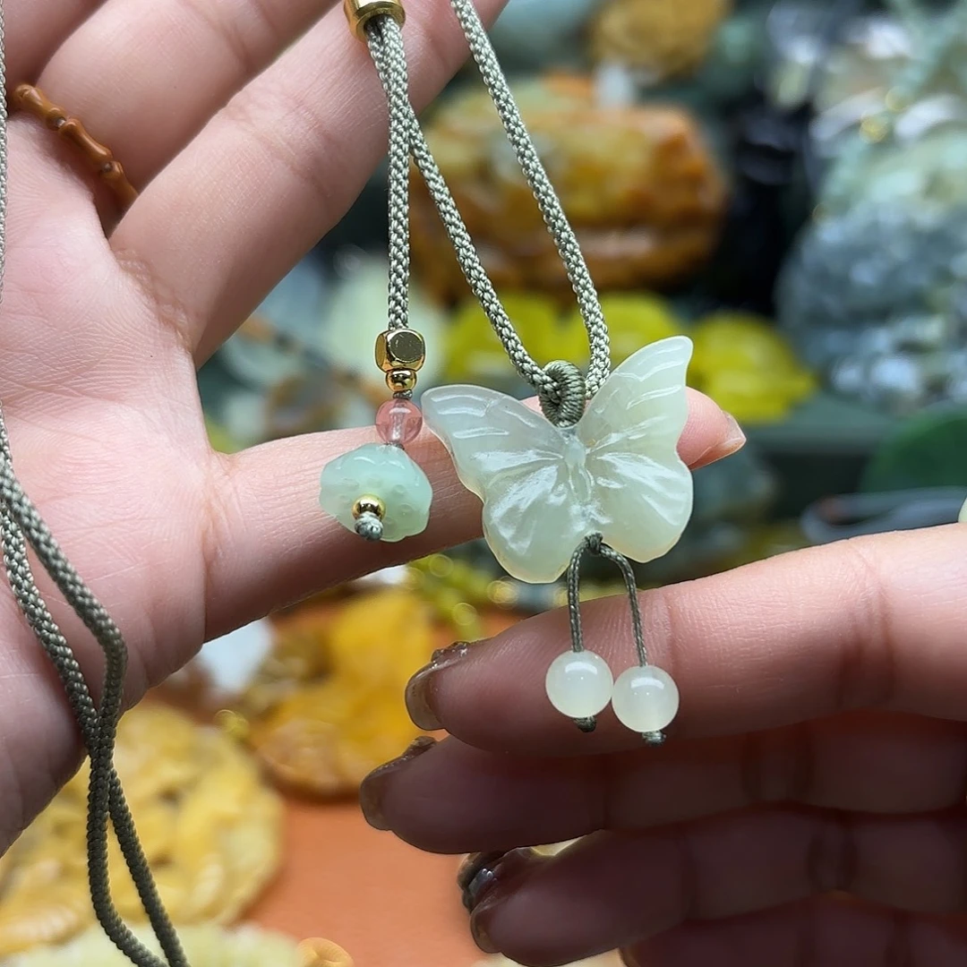 蛇纹石玉未镶嵌吊坠