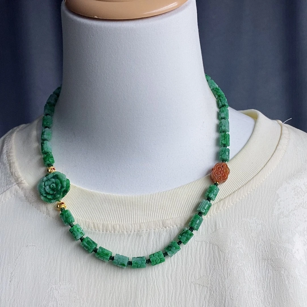 翡翠未镶嵌吊坠(赠链)