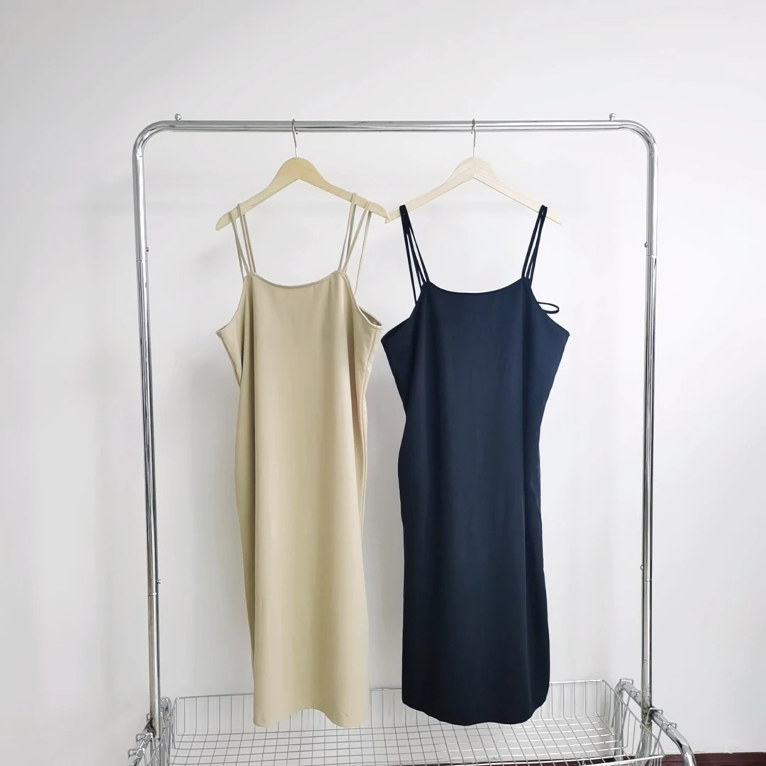 A223 双肩带吊带直筒后开衩连衣裙