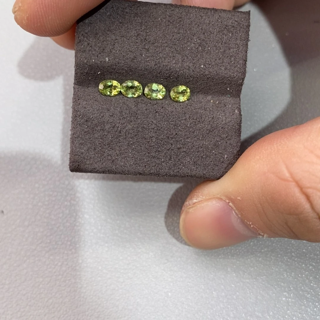 橄榄石笔搁未镶嵌安*日4粒