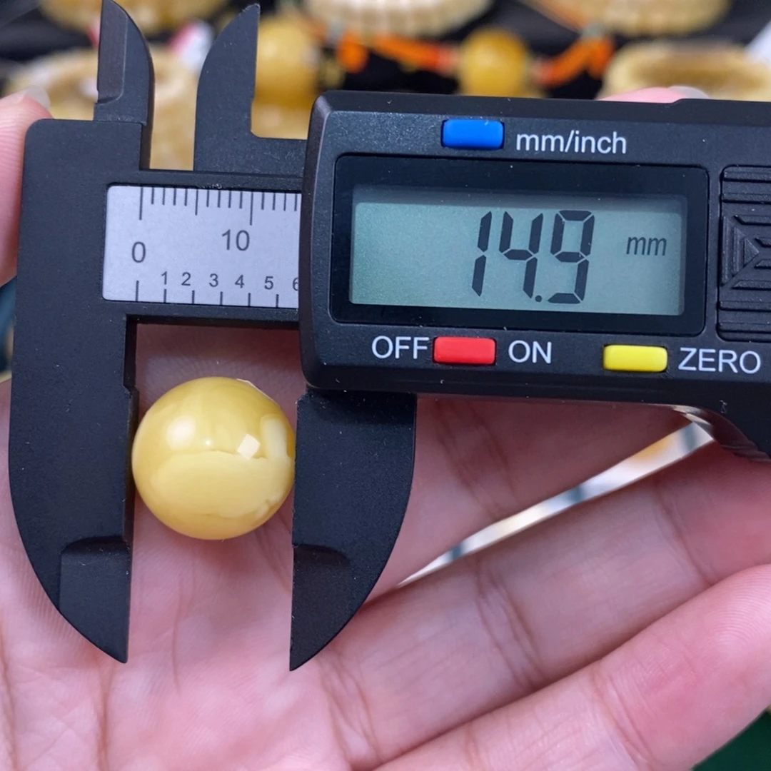 蜜蜡未镶嵌珠宝奇石