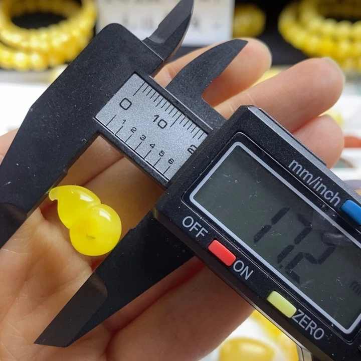 蜜蜡裸石未镶嵌微瑕