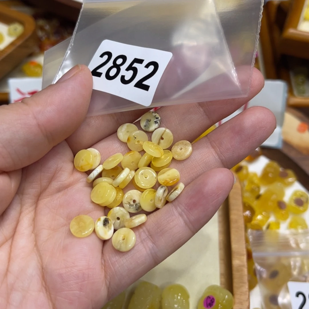 ****脑琥珀未镶嵌珠宝奇石