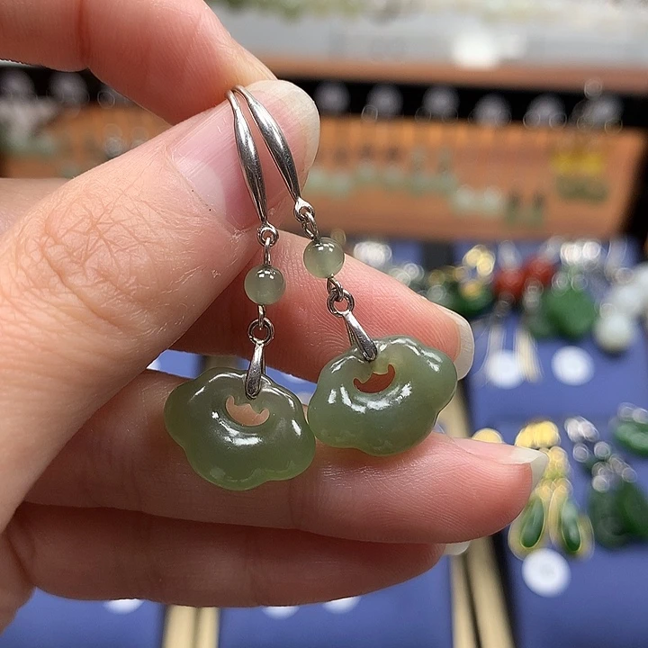 和田玉银S925镶嵌耳饰如意锁湖水绿