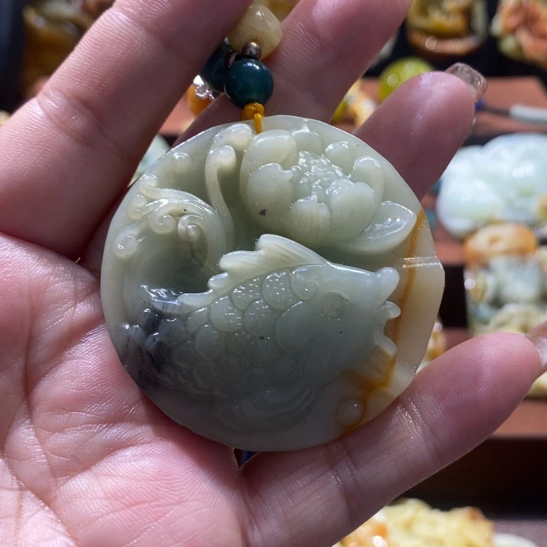 蛇纹石玉颈饰未镶嵌