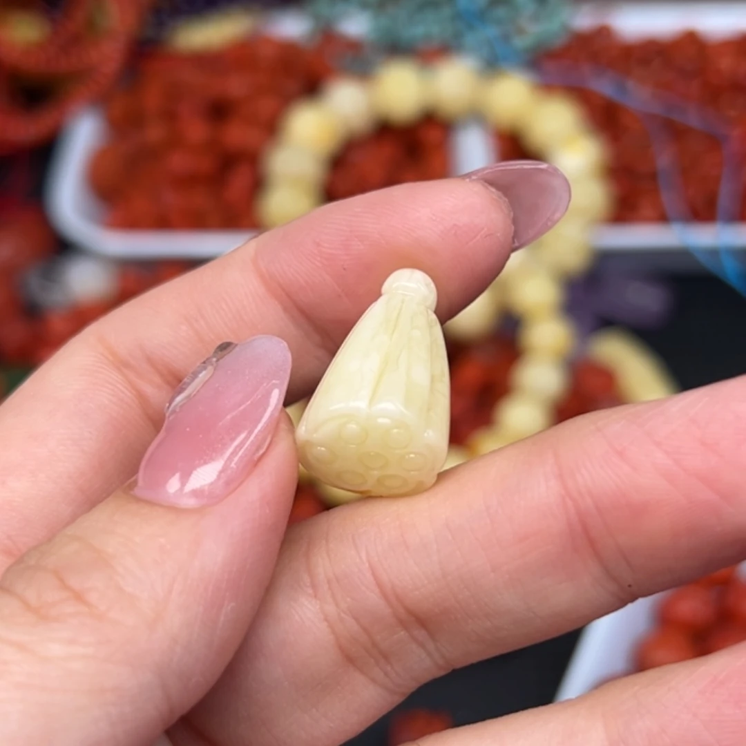 琥珀未镶嵌吊坠(不含链)多样性