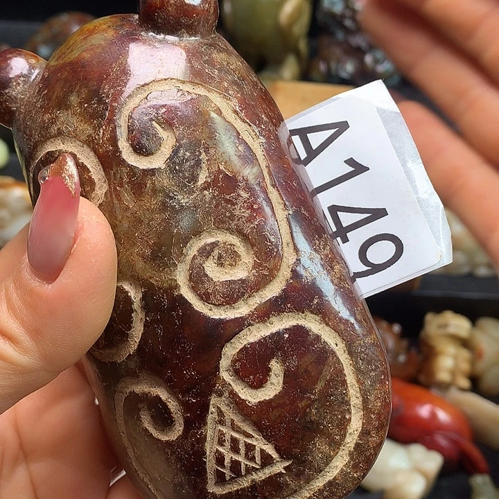 曹***马和田玉未镶嵌颈饰