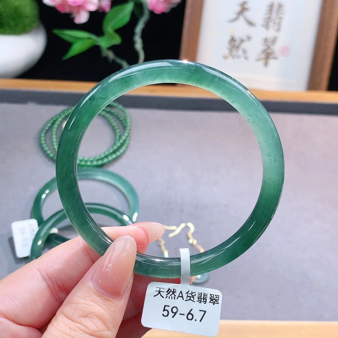 未镶嵌手镯（圆镯）翡翠