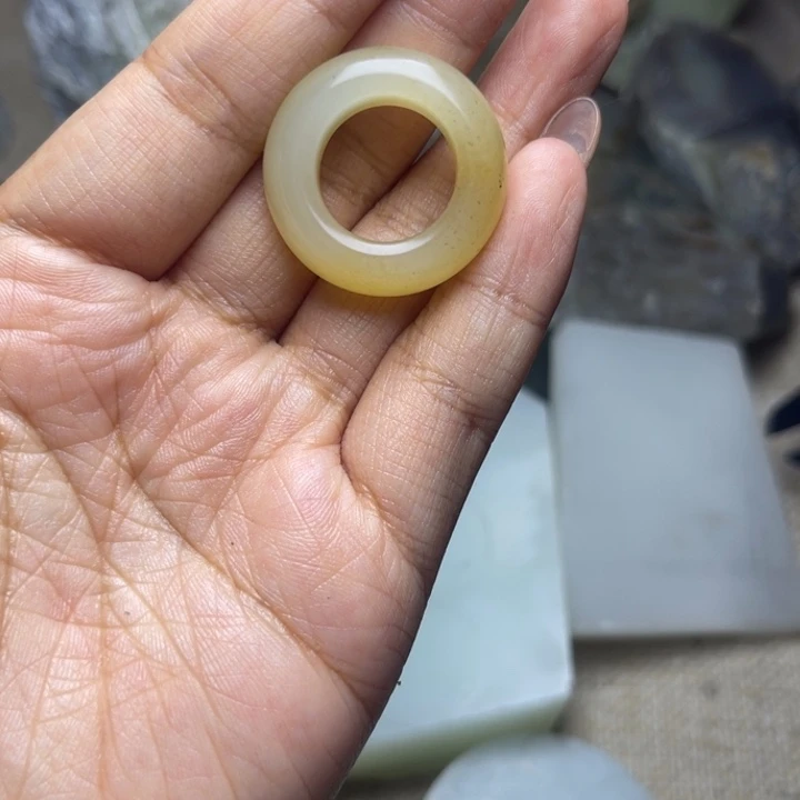 和田玉（糖玉）未镶嵌珠宝半成品