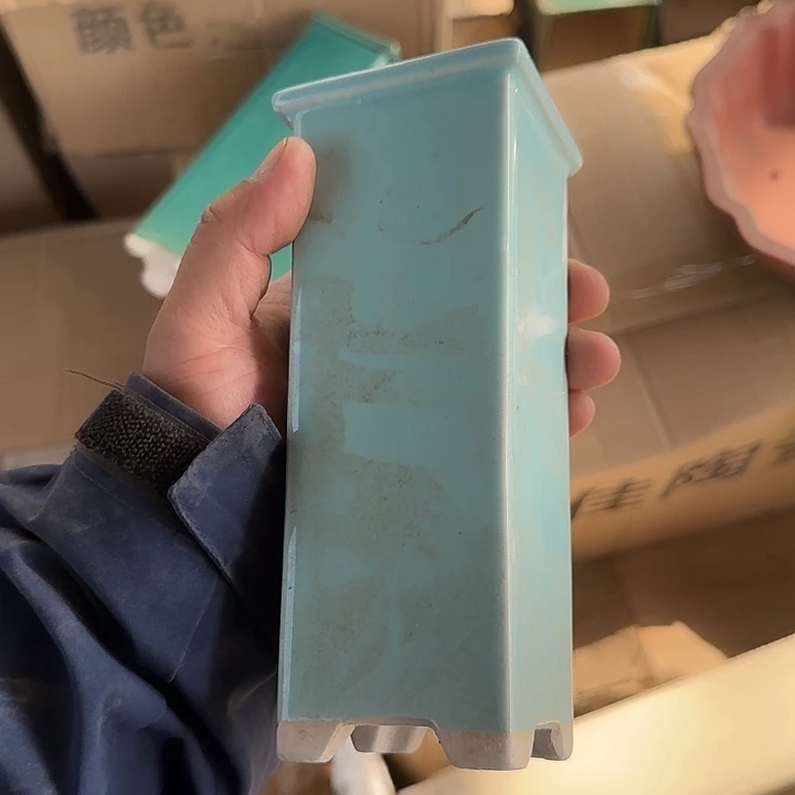 是一个不知名作家与著名导演兼电影演员们之间互相