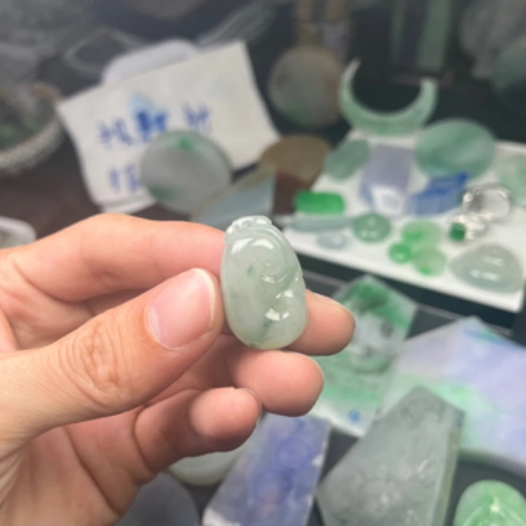 缅甸A货翡翠定制如意