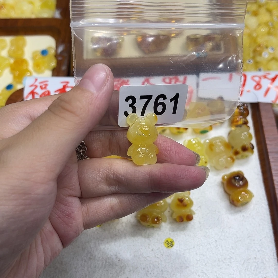 琥珀未镶嵌颈饰蜜蜡
