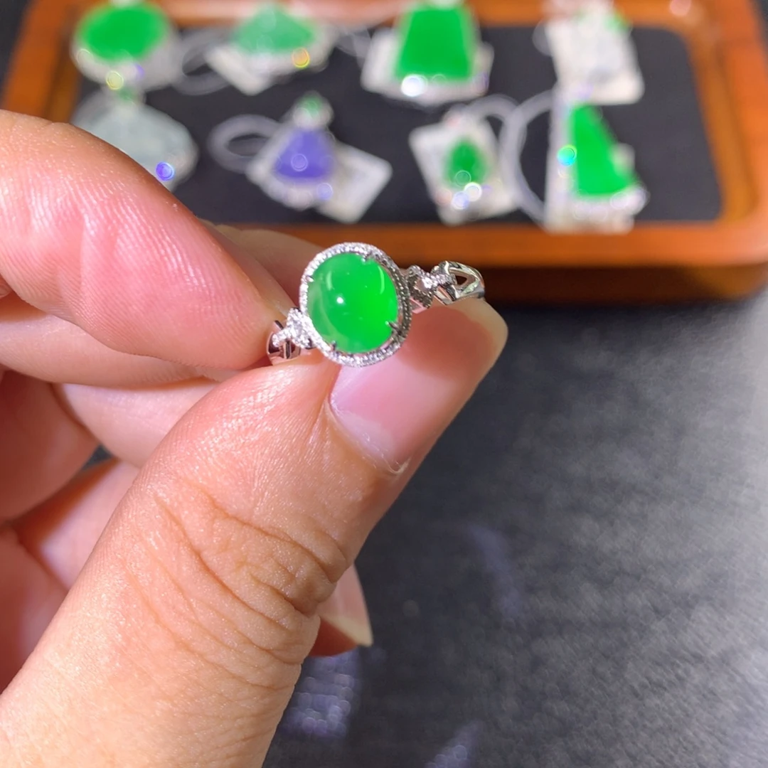 18K金镶嵌戒指翡翠翡翠