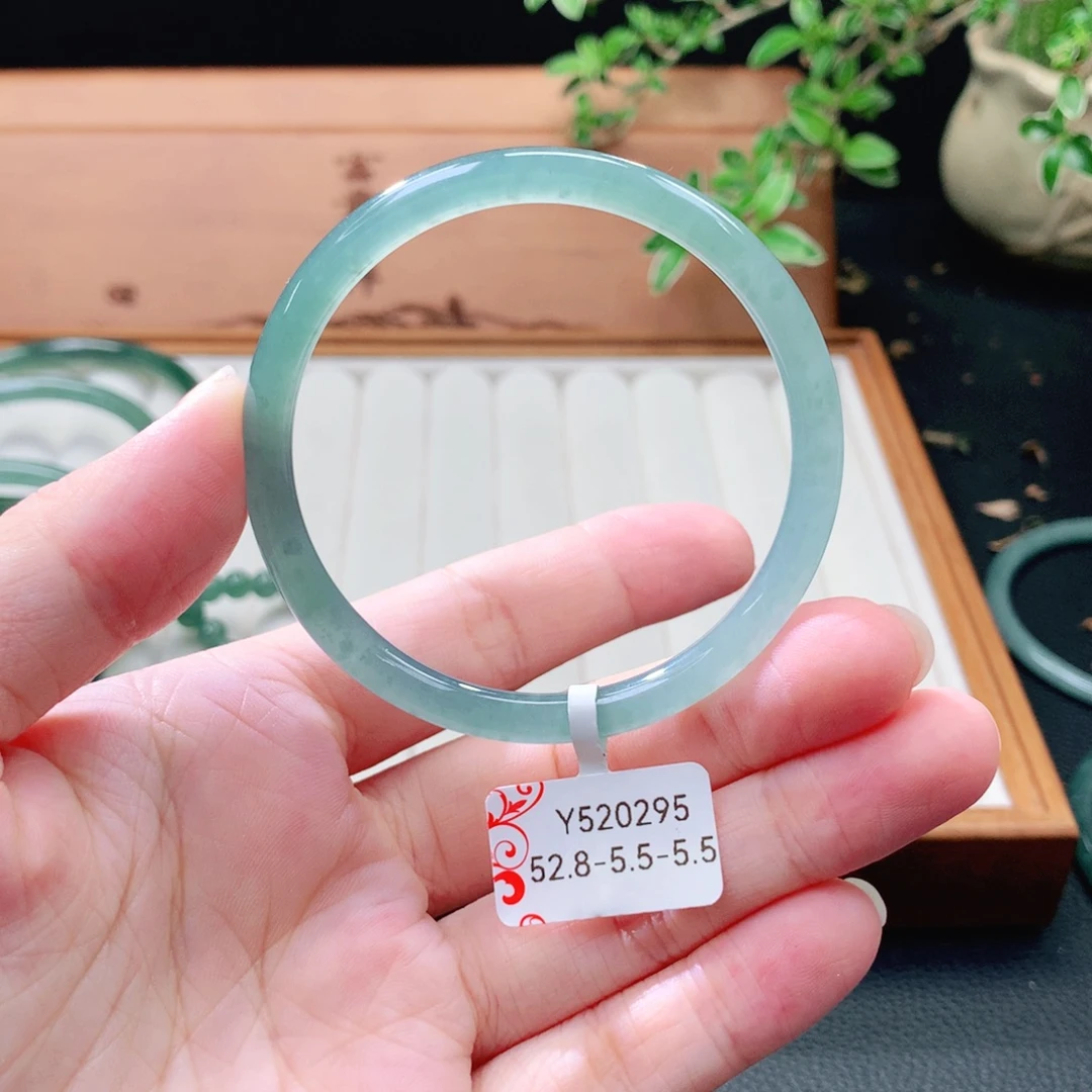 翡翠未镶嵌手镯（圆镯）