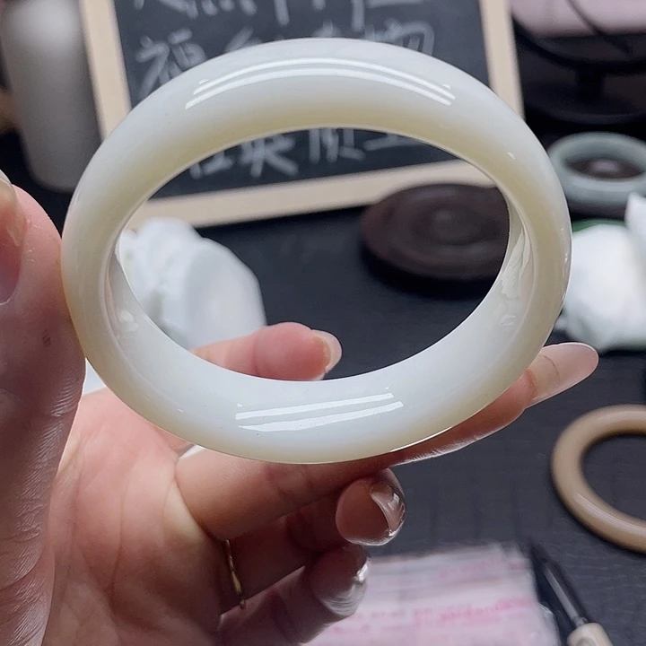 石英岩玉未镶嵌手镯43