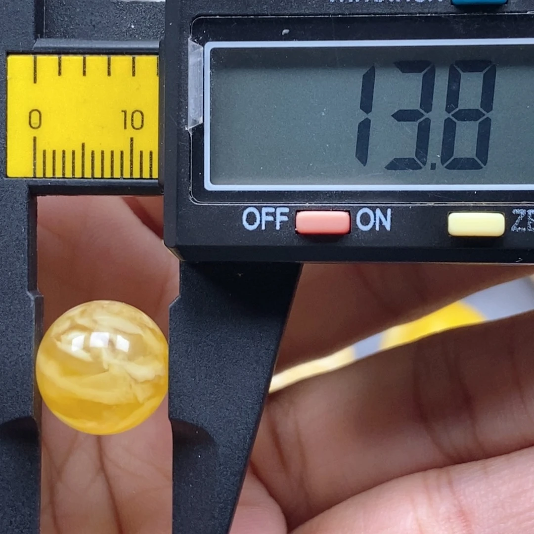 蜜蜡未镶嵌珠宝奇石