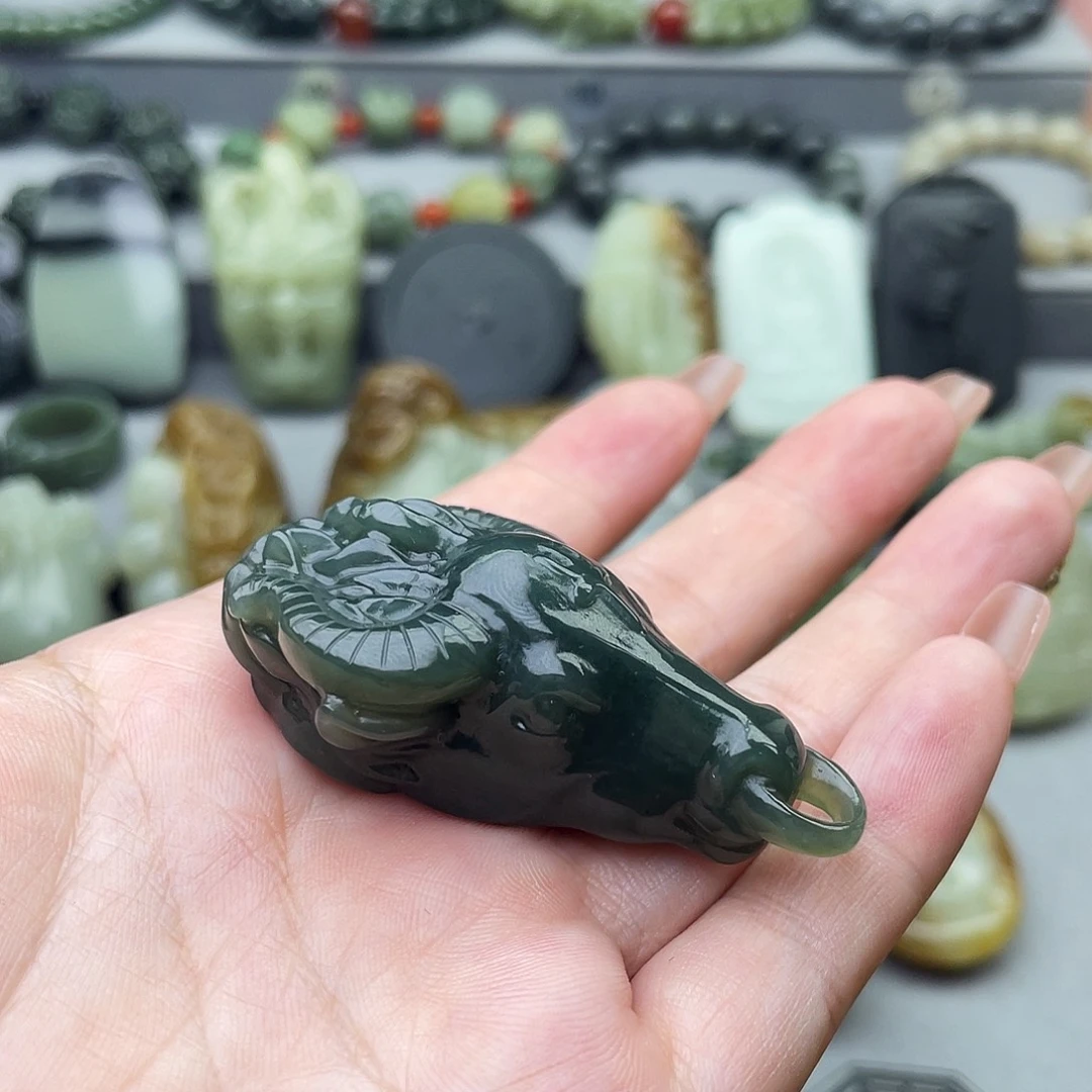 颈饰未镶嵌和田玉