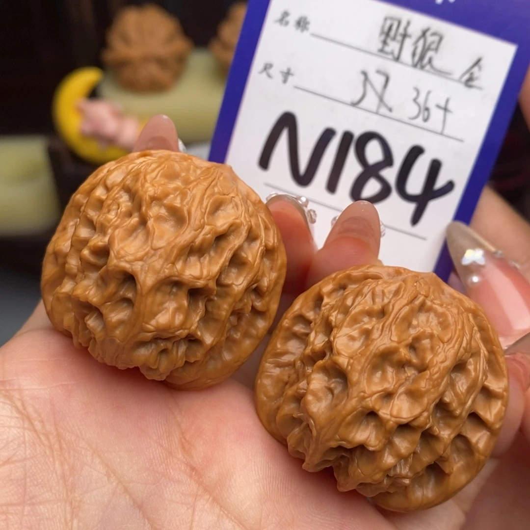 文玩核桃吊坠野狼