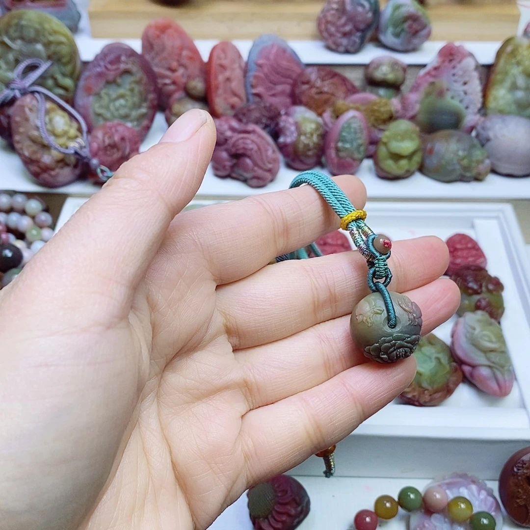 玛瑙/玉髓盐源玛瑙吊坠未镶嵌