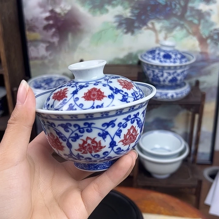 其他瓷缠枝莲釉里红盖碗