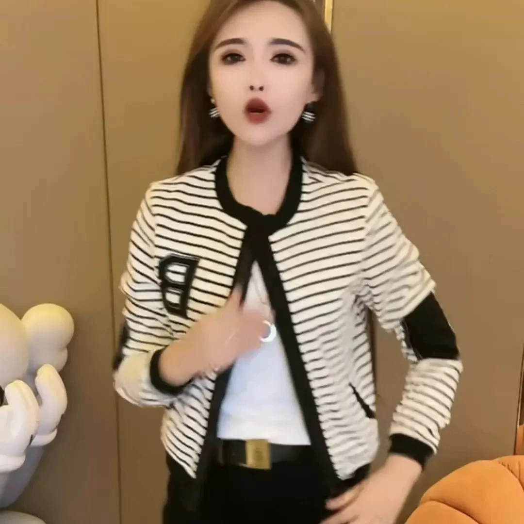 早春新款时尚气质条纹外套大码女装显瘦遮肉减龄洋气上衣潮
