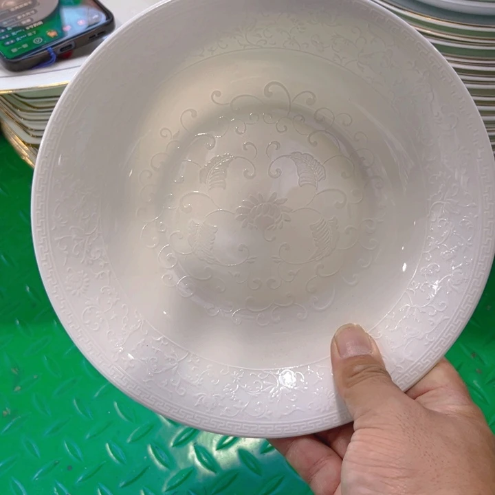 瓷片浮雕八寸深盘四个微瑕