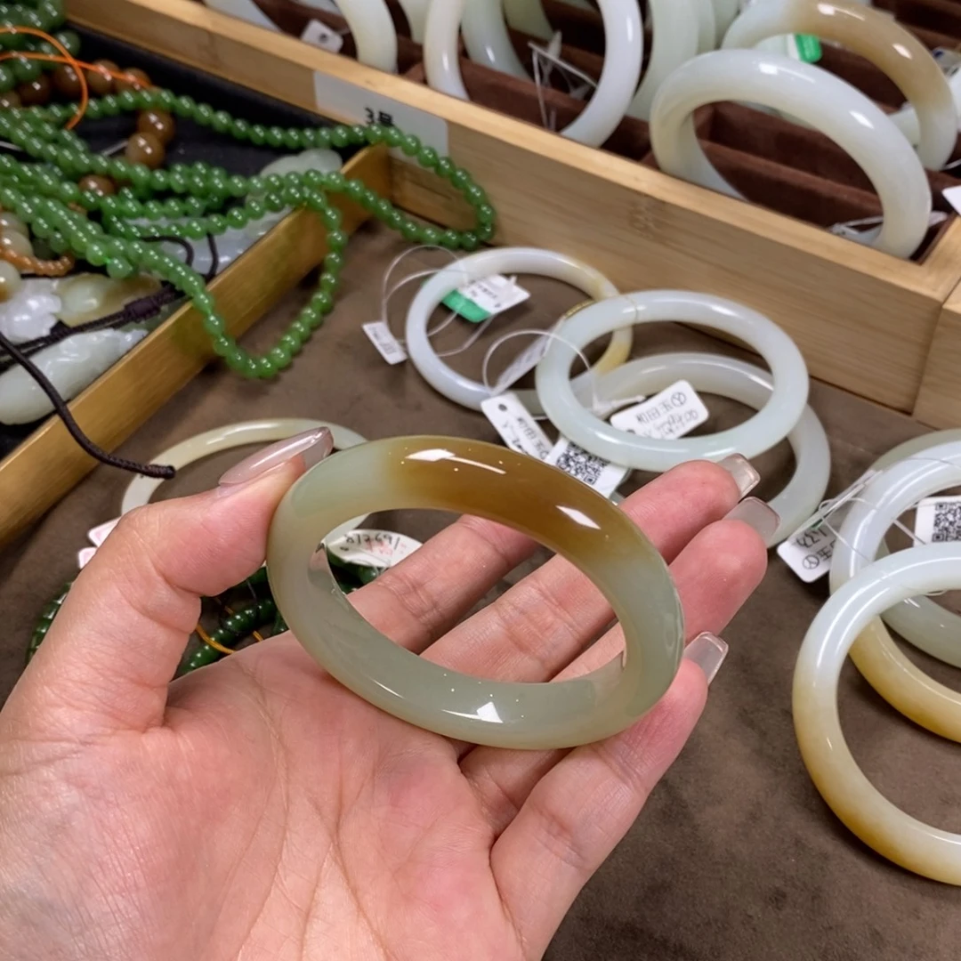 和田玉（糖玉）未镶嵌手镯