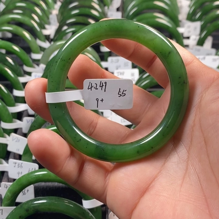 和田玉（碧玉）手镯未镶嵌55+