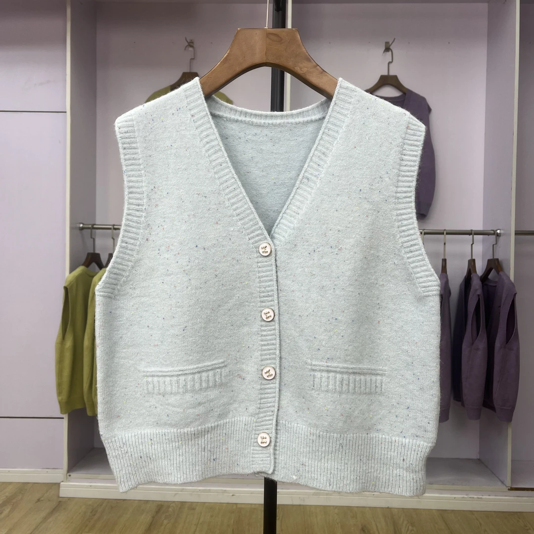 142 2025秋冬新款开衫女士无袖单排扣背心毛衣叠穿精致风v领上衣