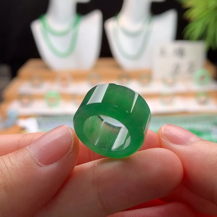 翡翠未镶嵌颈饰天然缅甸A货翡翠