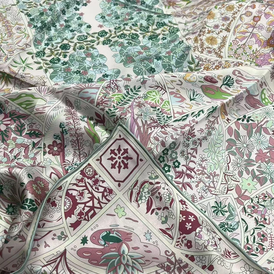 110缎面方巾-万花彩雾 105cm丝巾