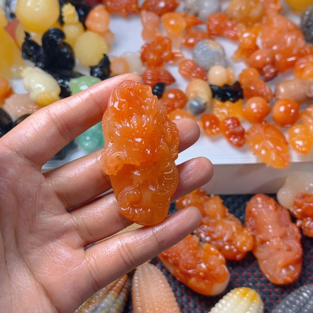 ღ***琪颈饰未镶嵌石英质玉（金丝玉）