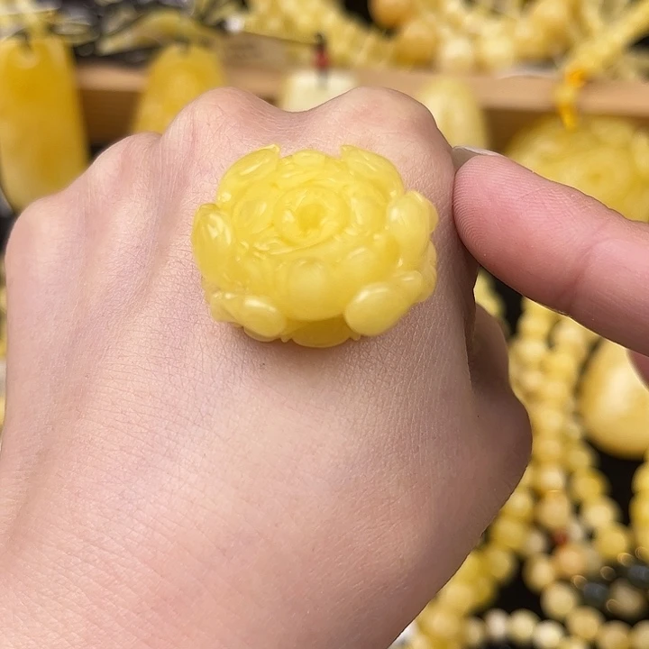 琥珀未镶嵌颈饰琥珀