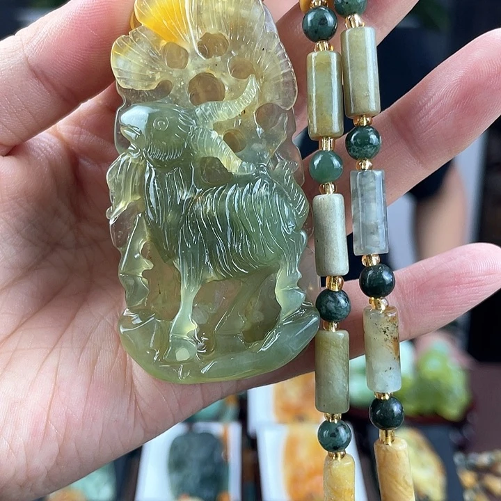 蛇纹石玉颈饰未镶嵌