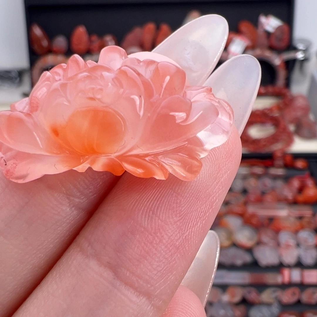 南红玛瑙未镶嵌颈饰荷花吊坠