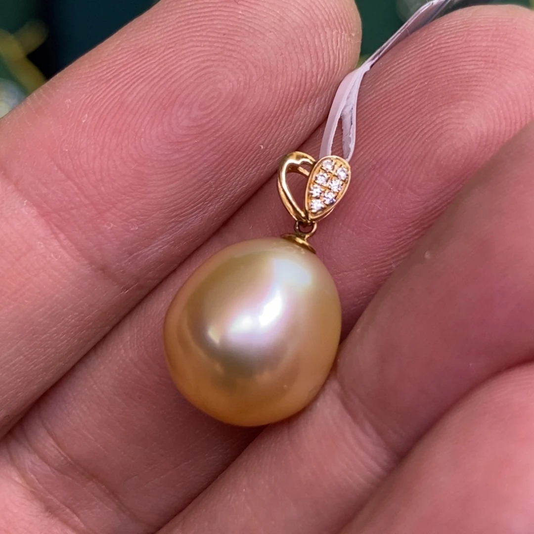 颈饰18K金镶嵌海水珍珠