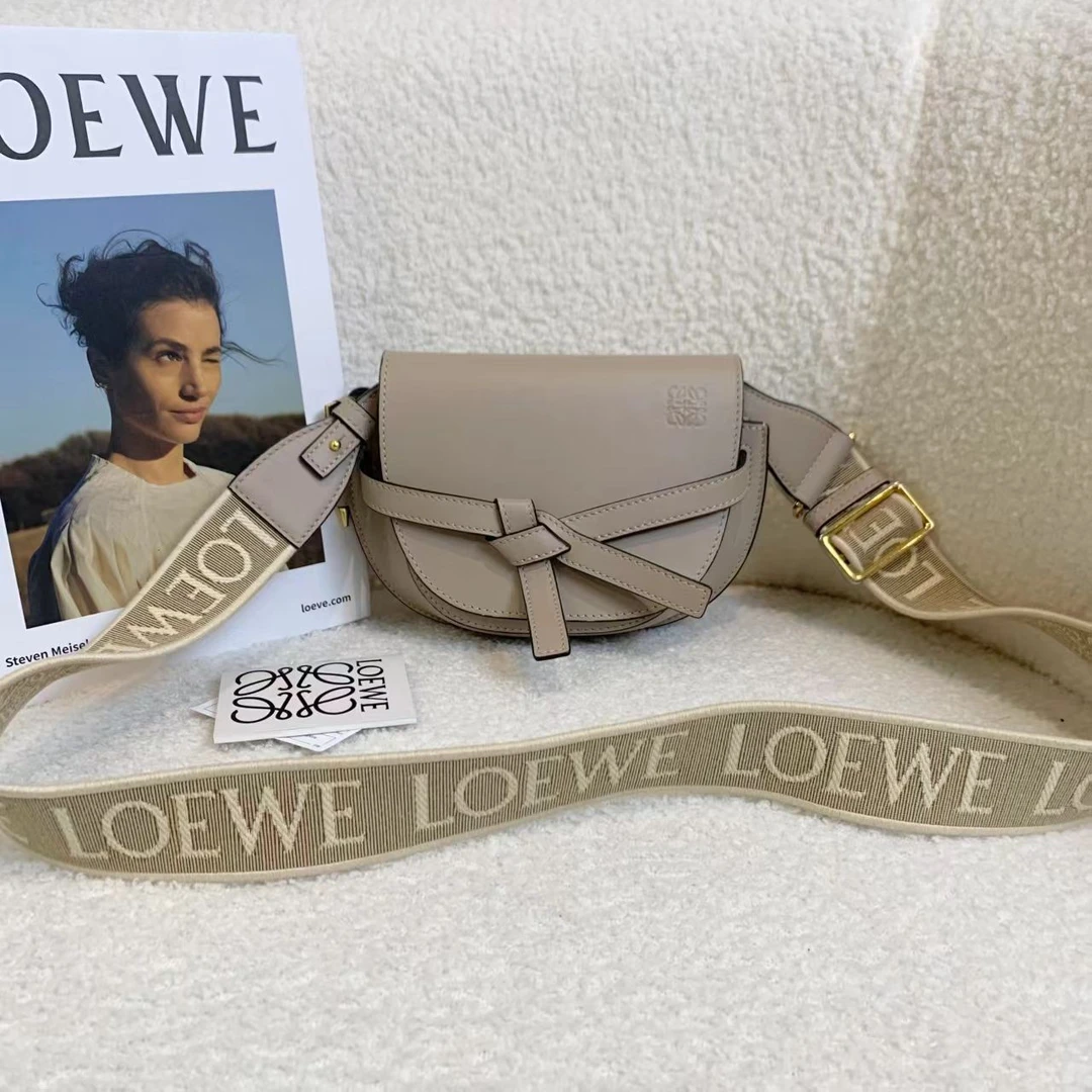 99新 LOEWE/罗意威 壹臻/沙色新款宽肩带mini gate包 13007332