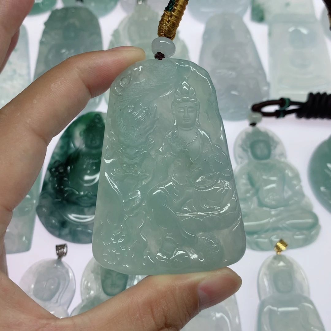 翡翠未镶嵌颈饰御龙观音