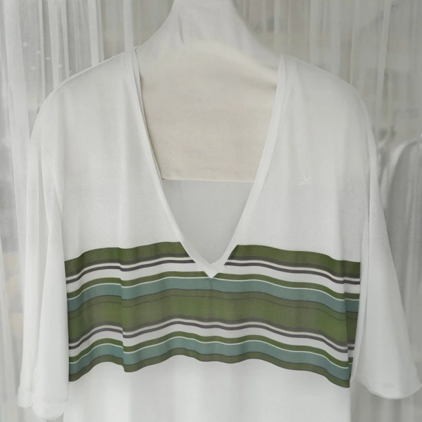 有尾｜新款透爽感横条印V领短袖T恤1125310