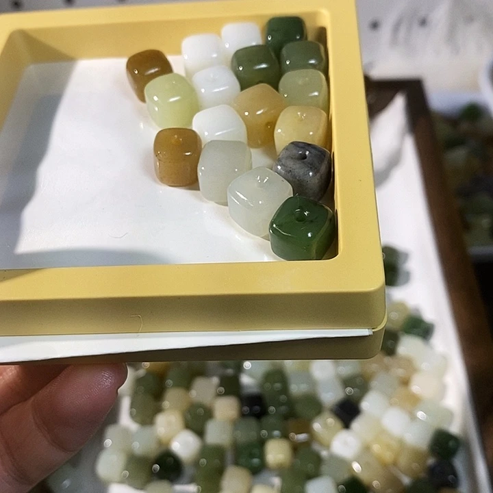 天***妈和田玉未镶嵌手链
