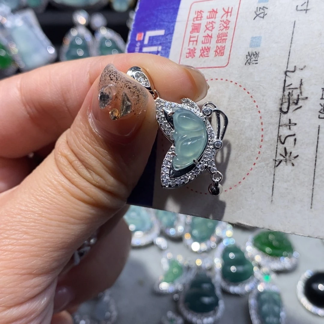 翡翠颈饰未镶嵌翡翠