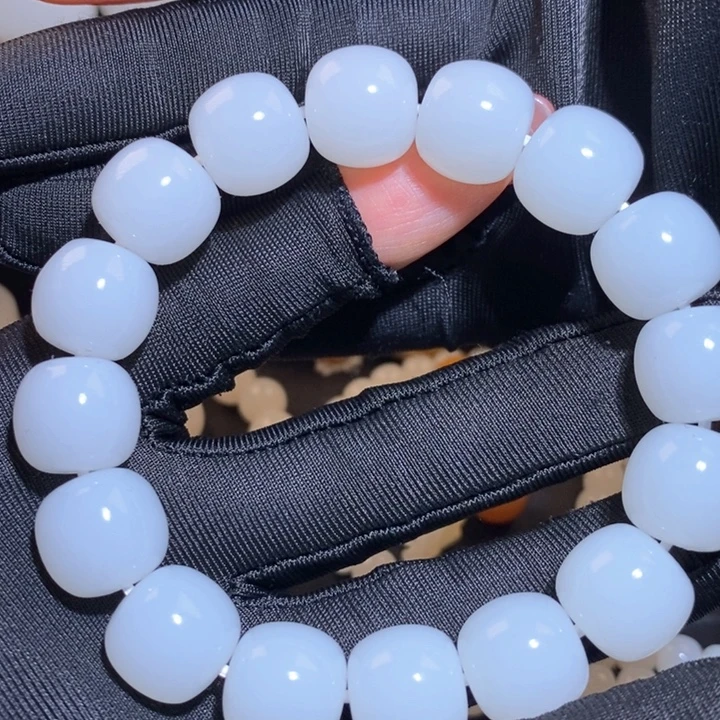 欧***师和田玉未镶嵌手链