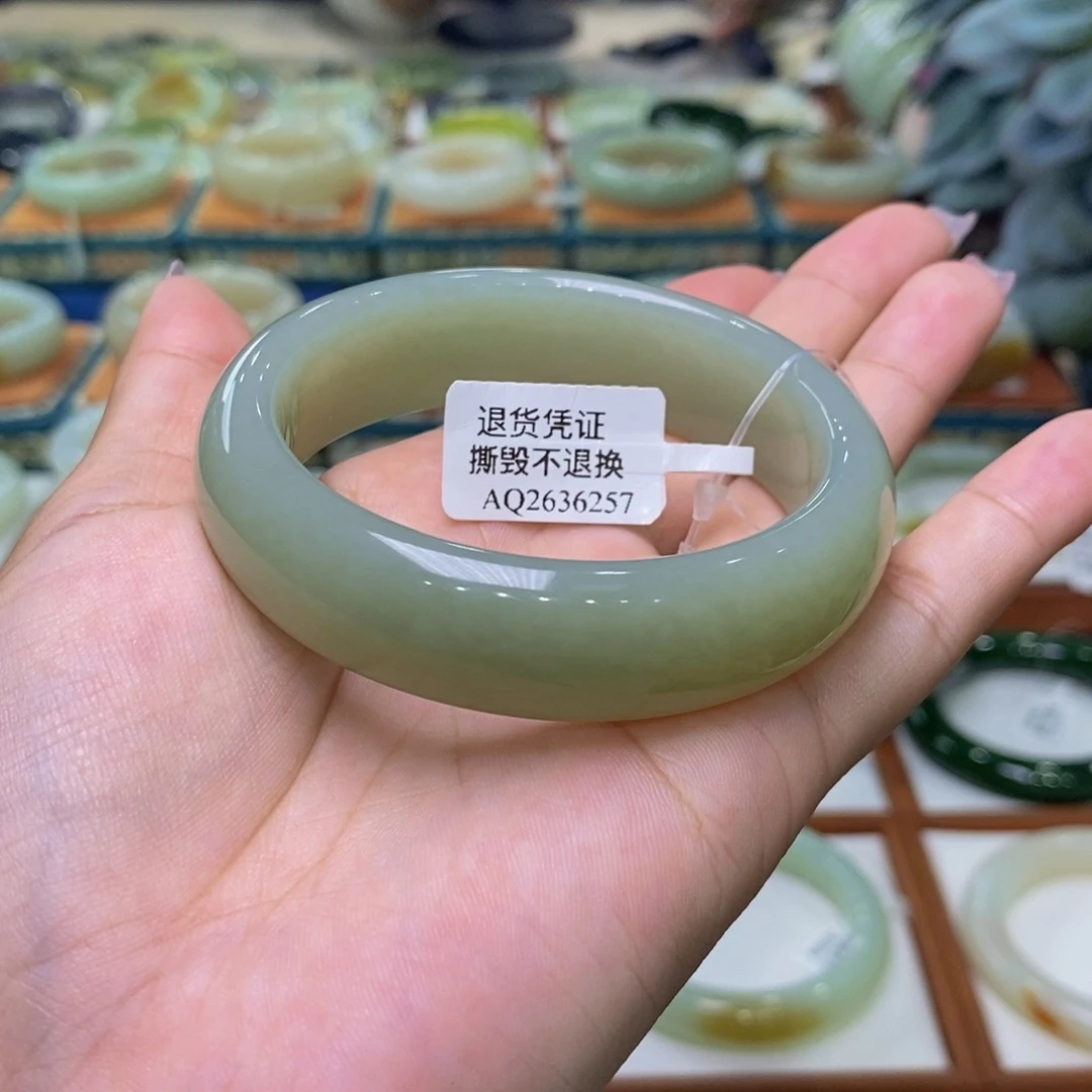 未镶嵌手镯和田玉和田玉且末奶蓝56