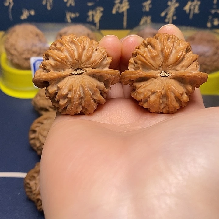 文玩核桃把件红锦绣