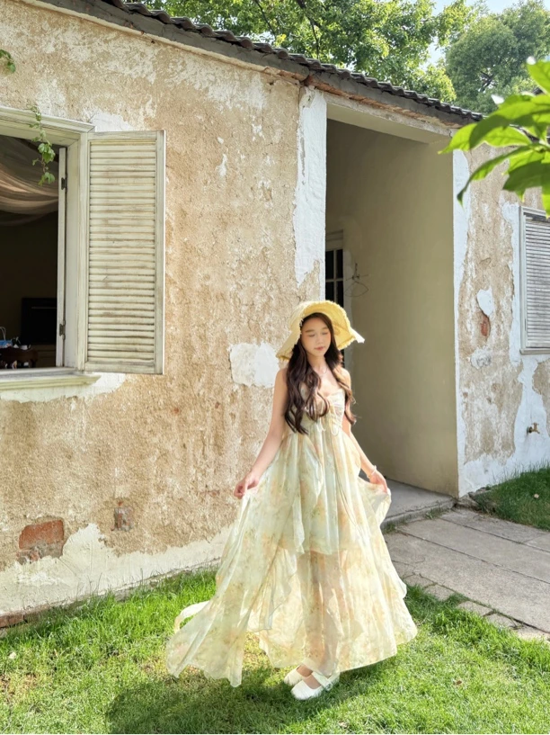 甜小宅 【莫奈花园】吊带连衣裙设计感度假气质减龄仙女长裙