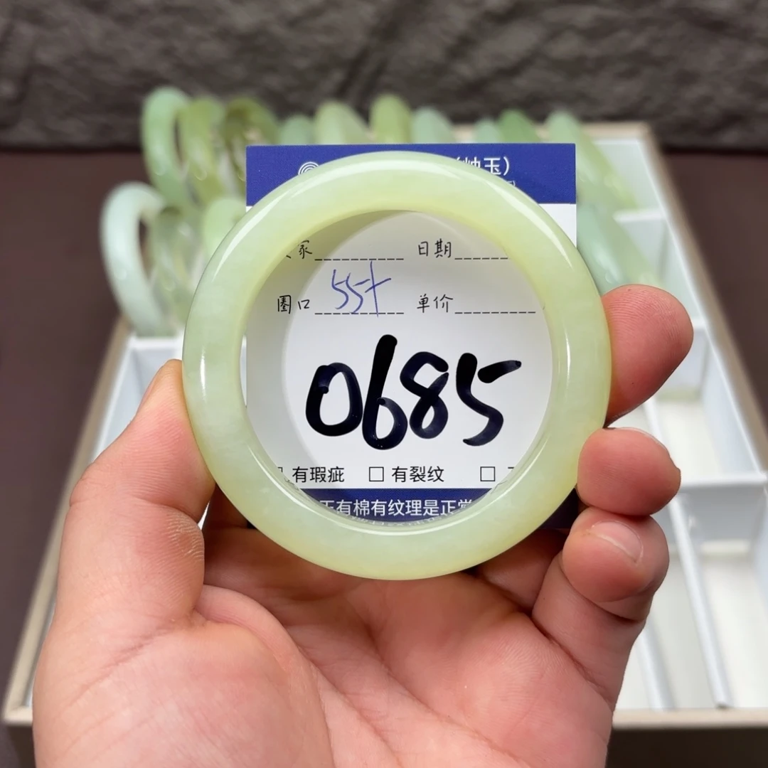 岫玉未镶嵌手镯手镯