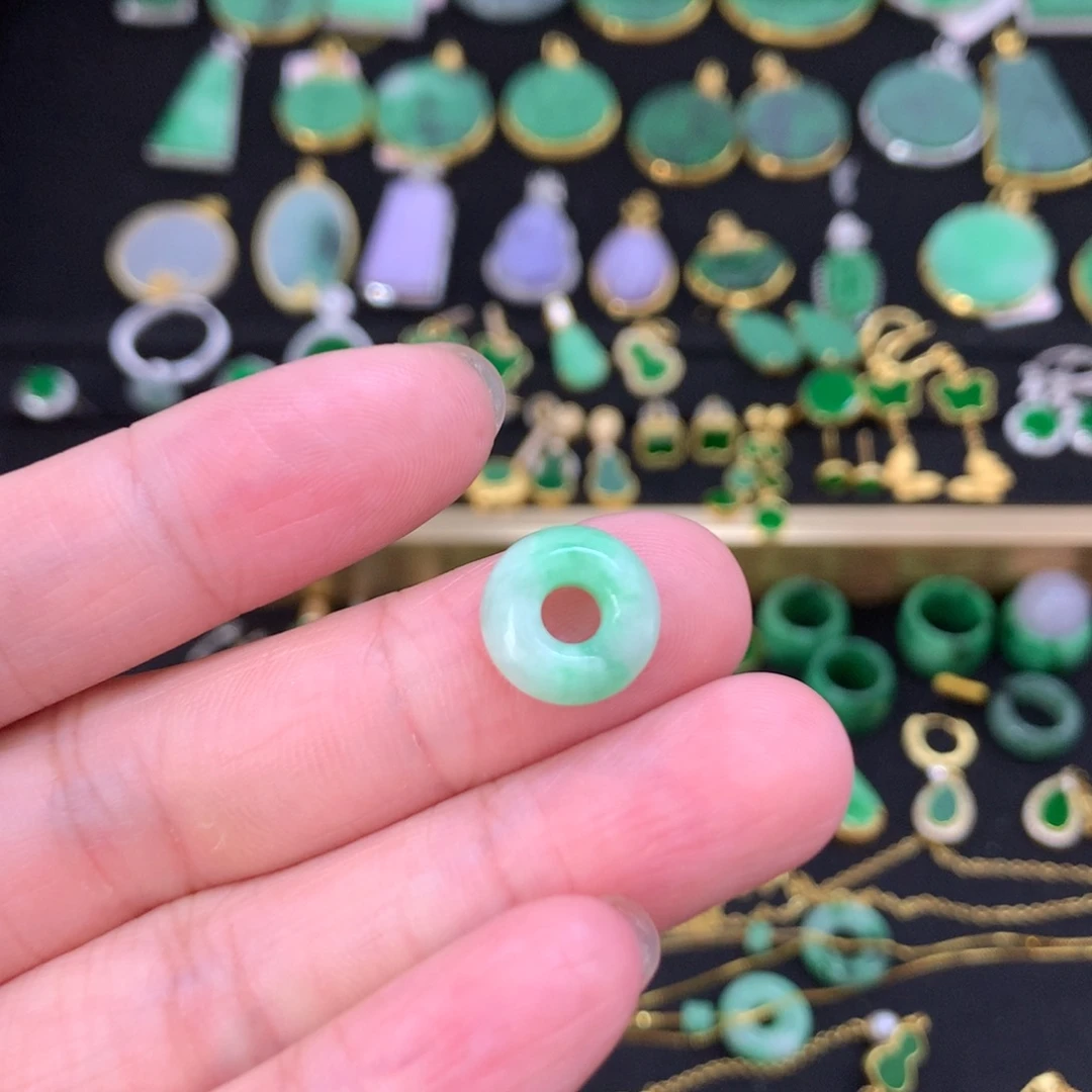 翡翠未镶嵌吊坠(不含链)有纹裂