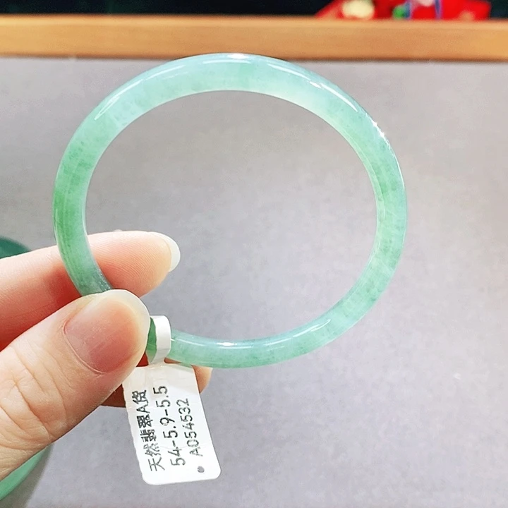 翡翠未镶嵌手镯（圆镯）